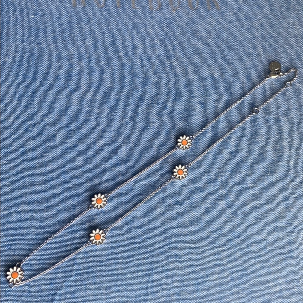 Pura Vida Daisy Chocker